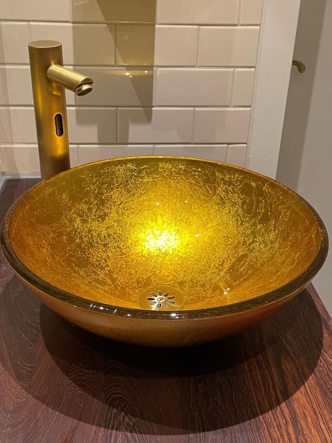 Hotel Restaurant Stad Munster فينترزفايك المظهر الخارجي الصورة A gold sink